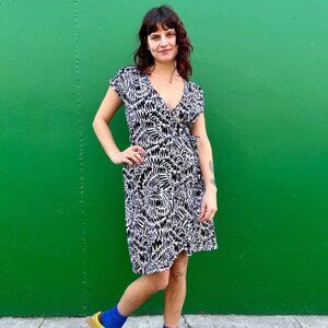 NWT Nooworks Wrap Dress in Zig Zag Size Large